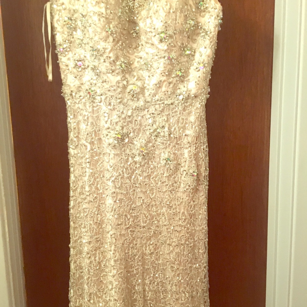 BEAUTIFULL gown
